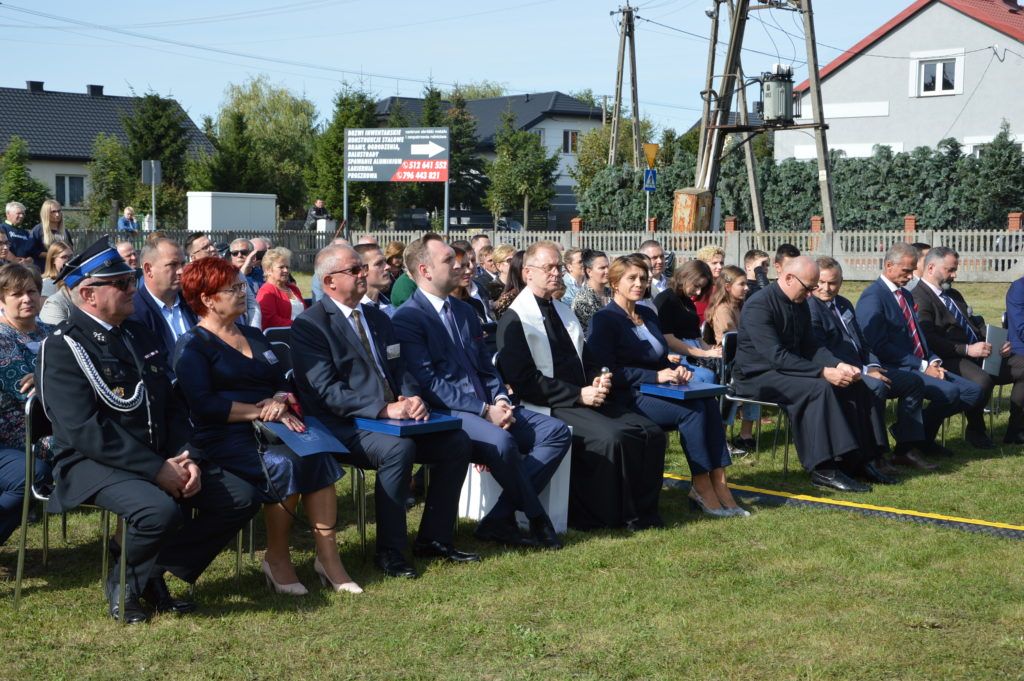 Zdjęcia z  imprezy historyczno – kulturalna upamiętniająca 500. rocznicę nadania praw miejskich miejscowości Poniatowo